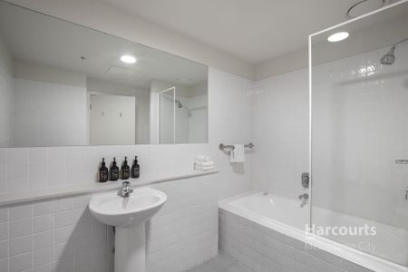 1011/250 Elizabeth Street, Melbourne - Photo 3