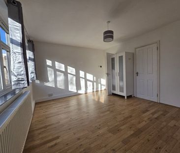 Harling Court, Burns Road, London, SW11, Property for rent - Photo 2