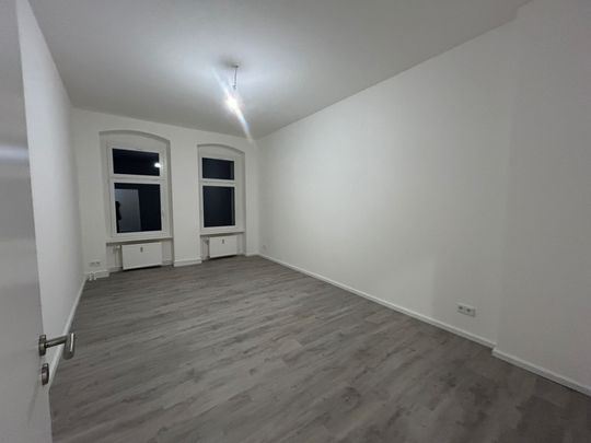 Wohnung mit Wohlfühlcharakter – saniert, moderner Vinylboden, Dusche und Badewanne! - Foto 1