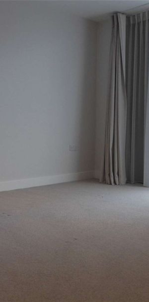 One bedroom apartment in the popular Parkside Place development - Photo 1