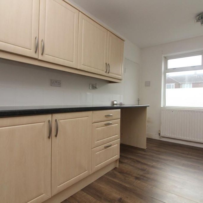 3 bedroom semi-detached house to rent - Photo 1