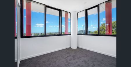 Oversized 2 Bedroom Apartment! - Photo 3