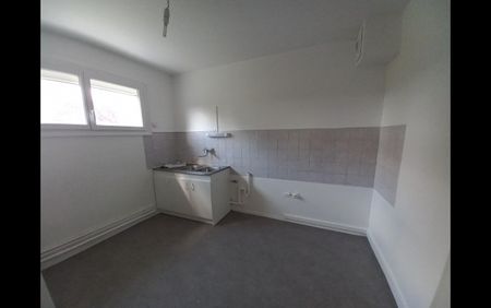 Location Appartement 5 pièces 75 m² La Châtre - Photo 2