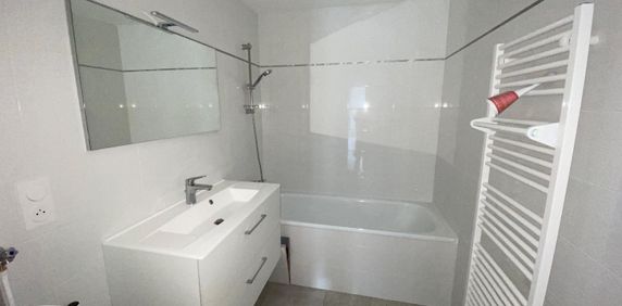 Location Appartement 2 pièces 52m² BELLEVILLE 69220 - Photo 2