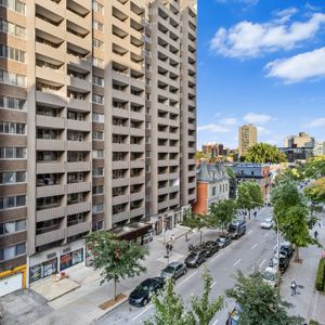 Renovated 1Bedroom Near Concordia - Photo 2