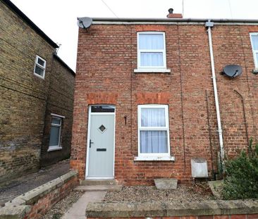 2 bedroom end of terrace house to rent - Photo 1