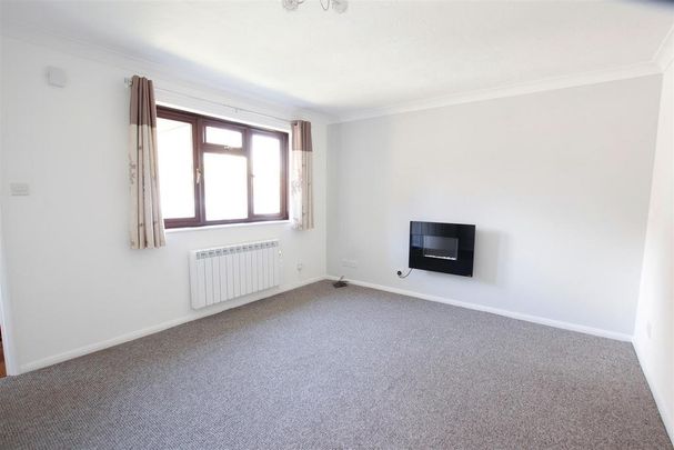 2 bedroom semi-detached bungalow to rent - Photo 1