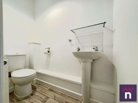 Wessex Court, Warminster, BA12 - Photo 5