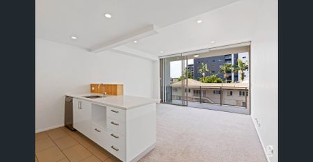 Stunning Inner-City One Bedroom Unit - Photo 2