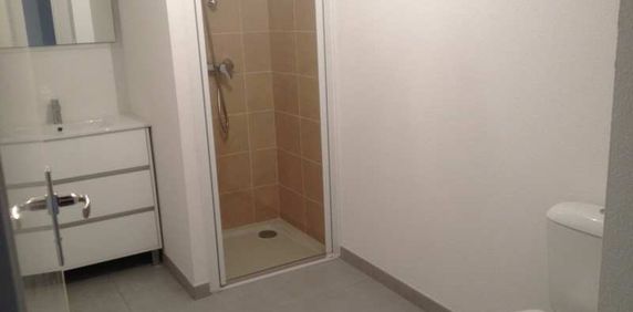 Location Appartement 2 pièces 45m² AMBARES ET LAGRAVE 33440 - Photo 2