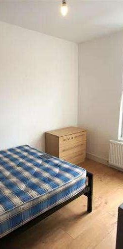 Greenside, Slough, Slough, SL2 - Photo 1