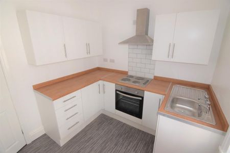 2 bedroom apartment to rent - Photo 4