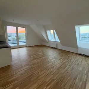Erstbezug im Dachgeschoss: 4-Zimmer-Wohnung mit Terrasse und Balkon - Foto 2