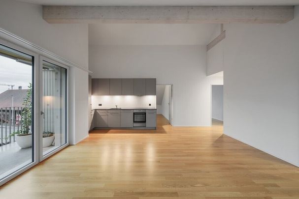 Schöne Dachwohnung mit zwei Balkonen - Foto 1