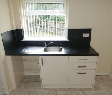 2 bedroom semi-detached house to rent - Photo 2