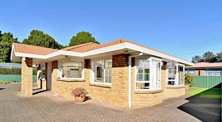 Sun-Filled Family Haven - Photo 5