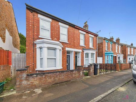3 bedroom semi-detached house to rent - Photo 2
