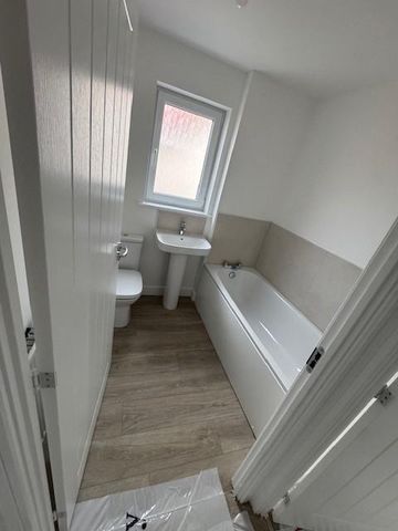 3 bedroom semi-detached house to rent - Photo 5