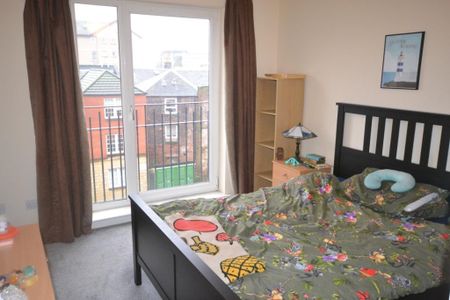 2 bedroom flat to rent - Photo 2