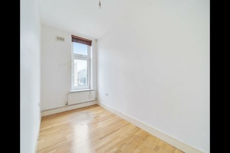 2 Bed Penthouse, Queens Park, NW6 - Photo 3