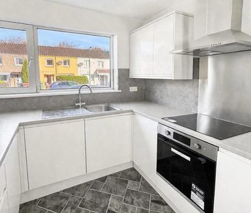 4 bedroom end of terrace house to rent - Photo 6