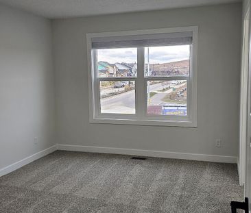 21362 Sheriff King Street Southwest, Calgary - Photo 2