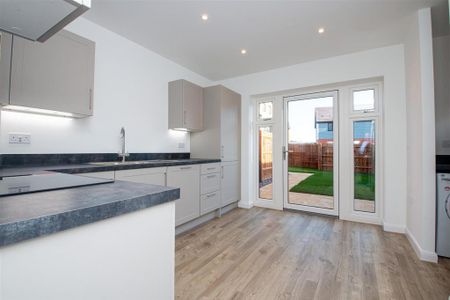 3 bedroom townhouse to rent - Photo 2