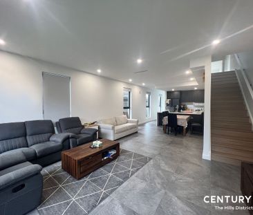 Elegant Family Living in a Prime Location. - Photo 3