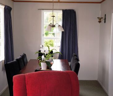 Lovely Three Bedroom Family Home - Photo 3