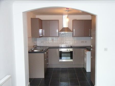 En suite bedrooms minutes from University Metro station - Photo 3