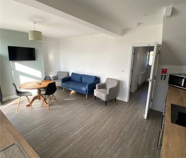 6 bedroom semi-detached house to rent - Photo 3