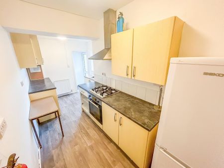 1 bedroom in a house share to rent - Photo 3
