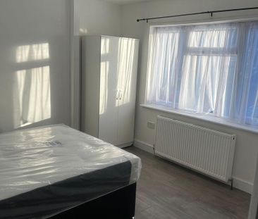 1 bedroom in a house share to rent - Photo 4