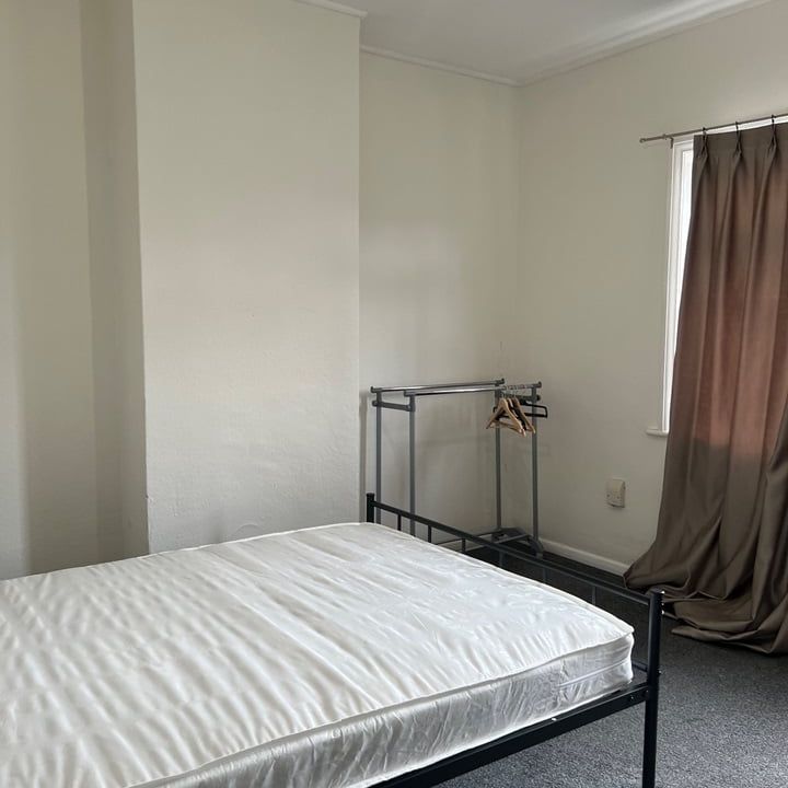 Room in a Shared Flat, Old Shoreham Road, BN3 - Photo 1