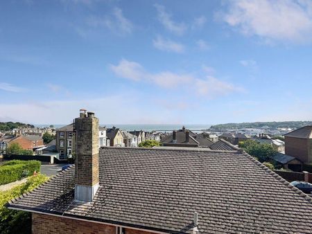 4 bedroom semi-detached house to rent - Photo 3