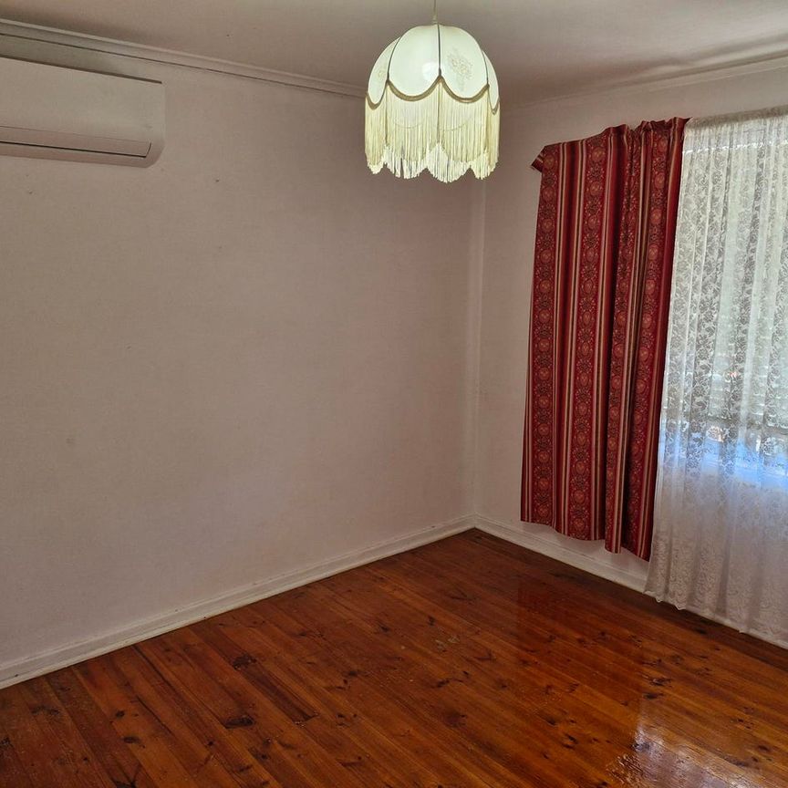 LOVELY 3 BEDROOM FAMILY HOME OVERLOOKING A PARK - Photo 1