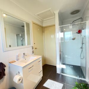 Thomastown - Photo 2