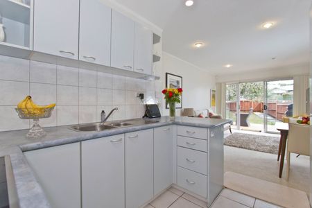 Beautiful Onehunga, 2 Bedrooms - Photo 3