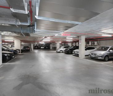 Stunning Waterfront Apartment with Spectacular Views - Photo 2