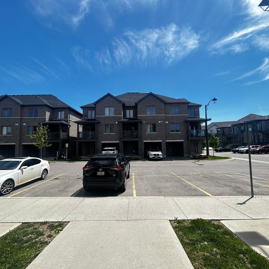 For Lease - 205 West Oak Trail Unit# 32, Kitchener, Ontario - Photo 1