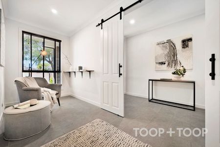 Modern & Contemporary Living! - Photo 2