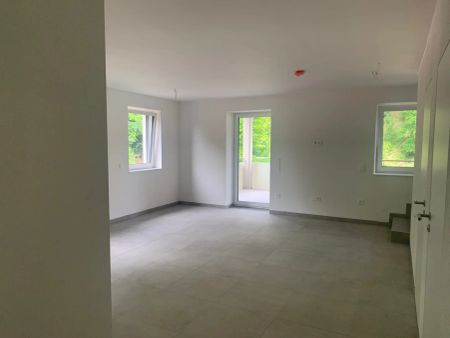 Erstbezug: Traumhafte Maisonette mit großzügigem, überdachtem Balkon - Photo 2