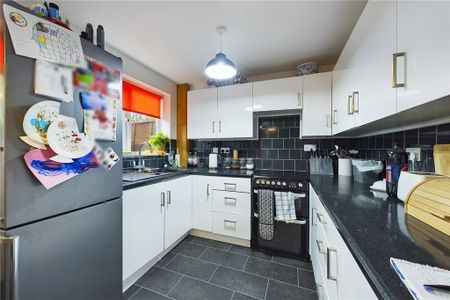 2 bedroom semi-detached house to rent - Photo 5