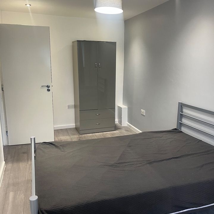 Room in a Shared House, London, E16 - Photo 1