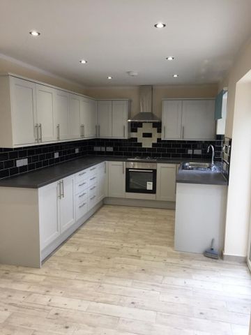 5 bedroom terraced house to rent - Photo 2