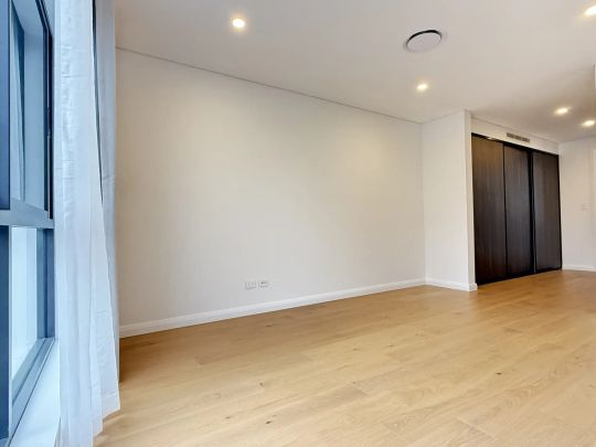 Modern 5 Bedroom Duplex - Photo 1