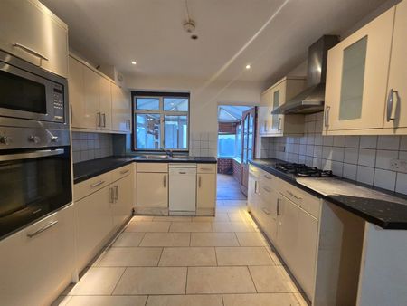 Normans Mead, London NW10 - Photo 3