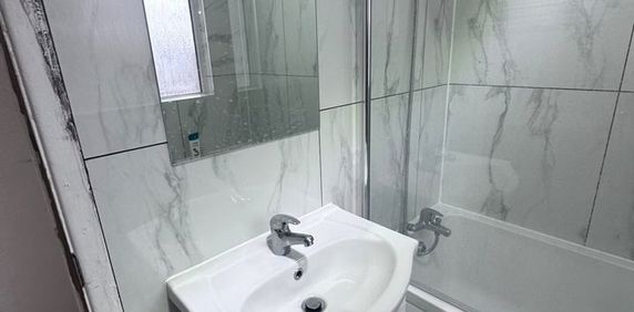 Room in a Shared House, Eastern Avenue, IG2 - Photo 2