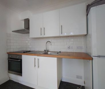 2 bedroom maisonette to rent - Photo 5