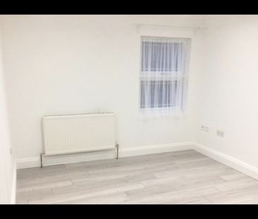 Studio Flat, Washington Road, E6 - Photo 2